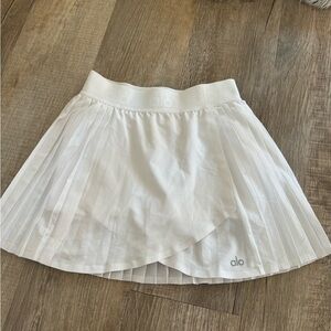 White ALO yoga tennis skirt- XS